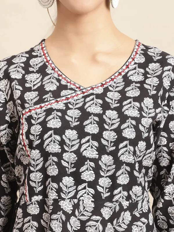 Elegant_Black_Cotton_Kurta_Set_-_Thread_Embroidery_for_All_Occasions_???