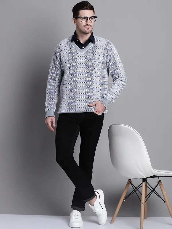 Men_Swade_Premium_Wool_Self_Design_V_Neck_Sweater
