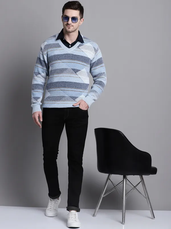 Men_Swade_Premium_Wool_Self_Design_V_Neck_Sweater