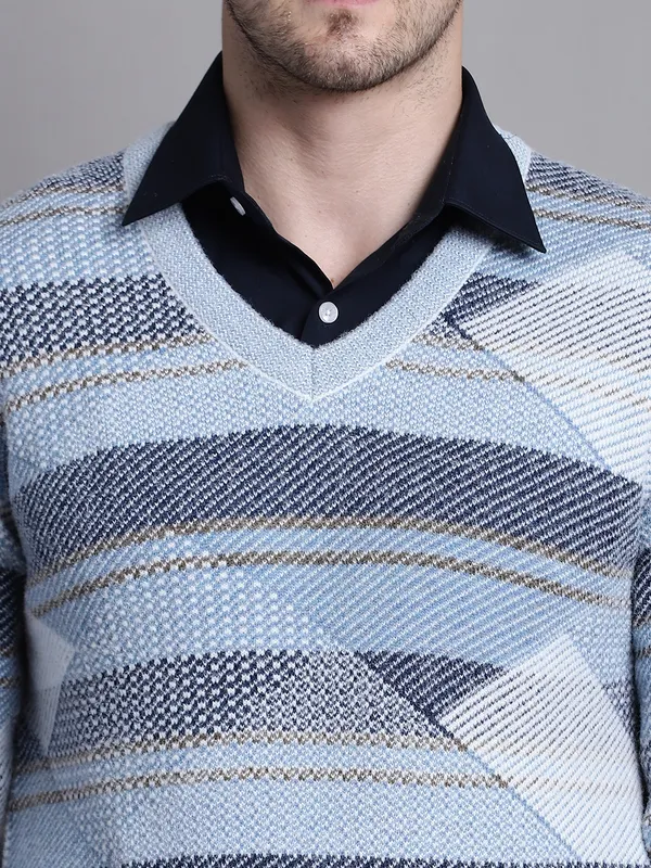 Men_Swade_Premium_Wool_Self_Design_V_Neck_Sweater