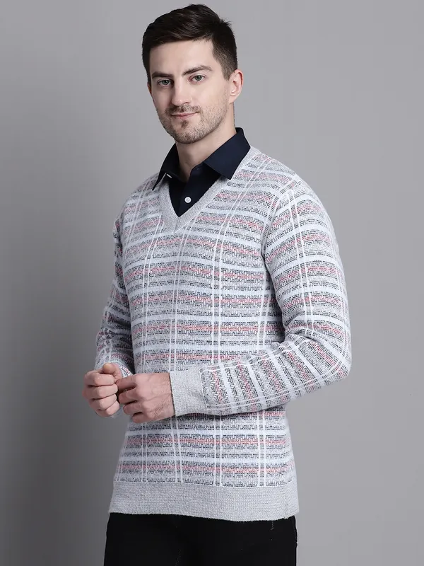 Men_Swade_Premium_Wool_Self_Design_V_Neck_Sweater