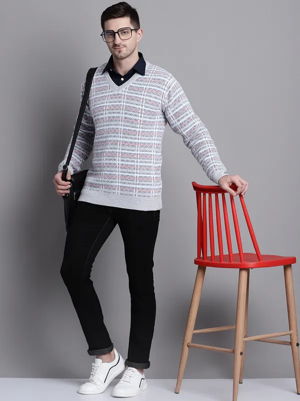 Men_Swade_Premium_Wool_Self_Design_V_Neck_Sweater