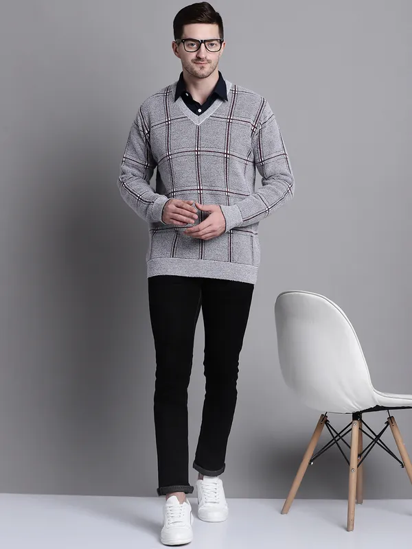 Men_Swade_Premium_Wool_Self_Design_V_Neck_Sweater
