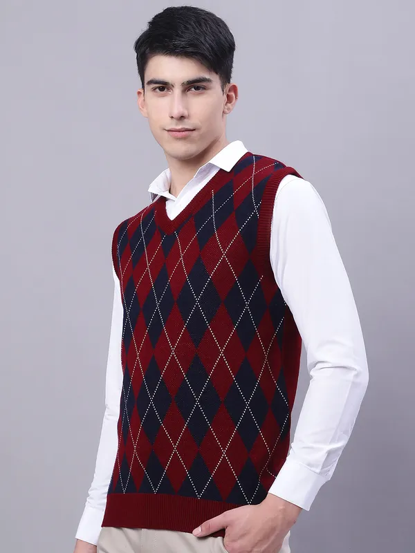 Men_Acrylic_Blend_Wool_Self_Design_V_Neck_Sleeveless_Sweater