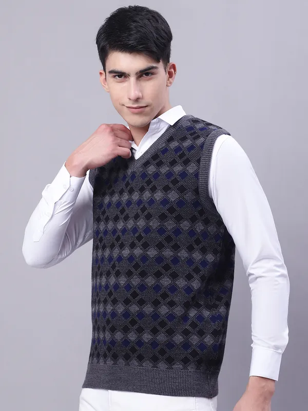 Men_Acrylic_Blend_Wool_Self_Design_V_Neck_Sleeveless_Sweater