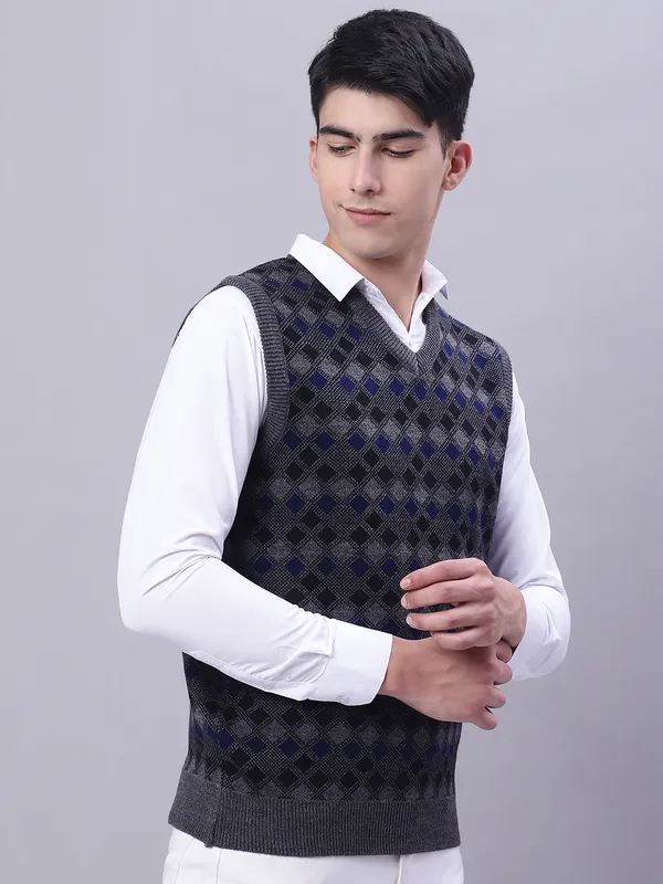 Men_Acrylic_Blend_Wool_Self_Design_V_Neck_Sleeveless_Sweater