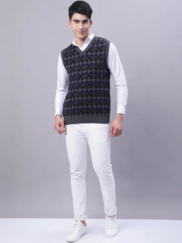 Men_Acrylic_Blend_Wool_Self_Design_V_Neck_Sleeveless_Sweater