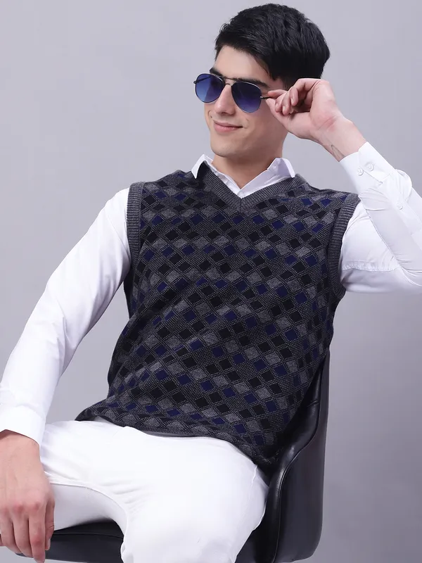 Men_Acrylic_Blend_Wool_Self_Design_V_Neck_Sleeveless_Sweater