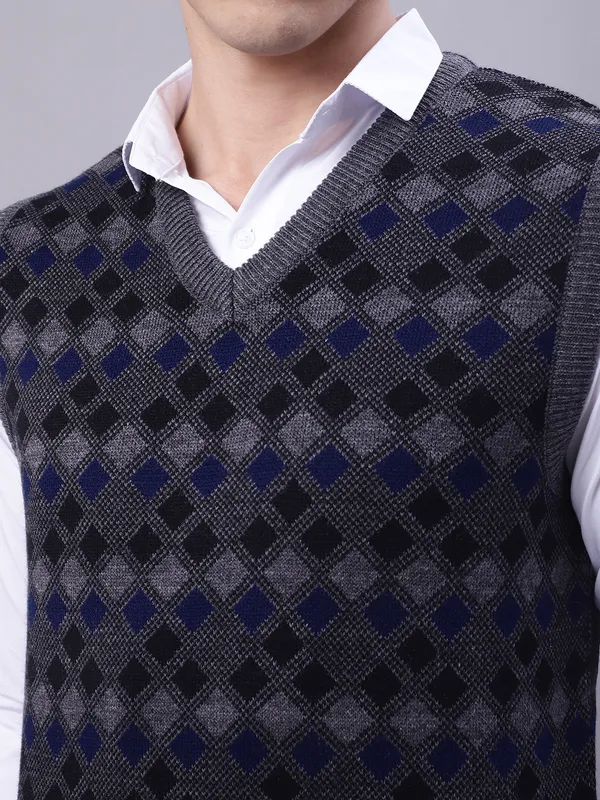Men_Acrylic_Blend_Wool_Self_Design_V_Neck_Sleeveless_Sweater