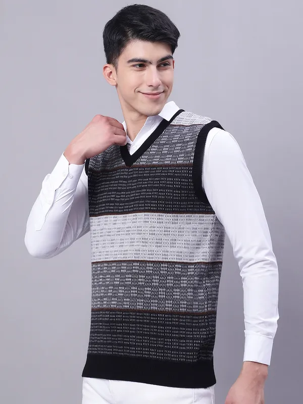 Men_Acrylic_Blend_Wool_Self_Design_V_Neck_Sleeveless_Sweater