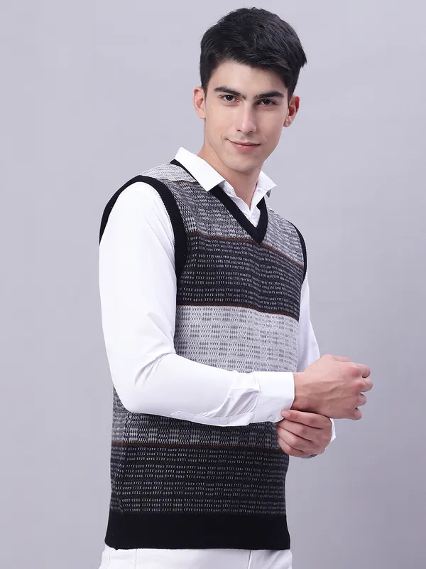 Men_Acrylic_Blend_Wool_Self_Design_V_Neck_Sleeveless_Sweater