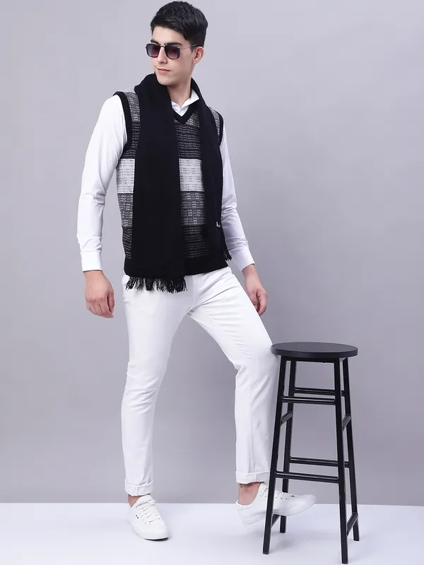 Men_Acrylic_Blend_Wool_Self_Design_V_Neck_Sleeveless_Sweater