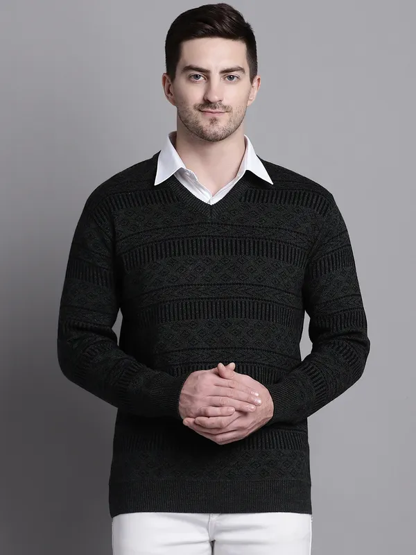 Men_Acrylic_Blend_Wool_Self_Design_V_Neck_Sweater