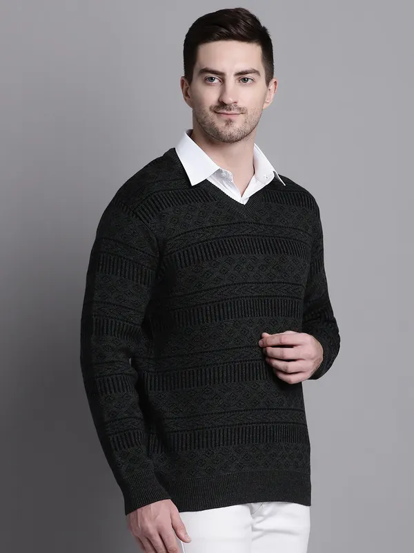 Men_Acrylic_Blend_Wool_Self_Design_V_Neck_Sweater