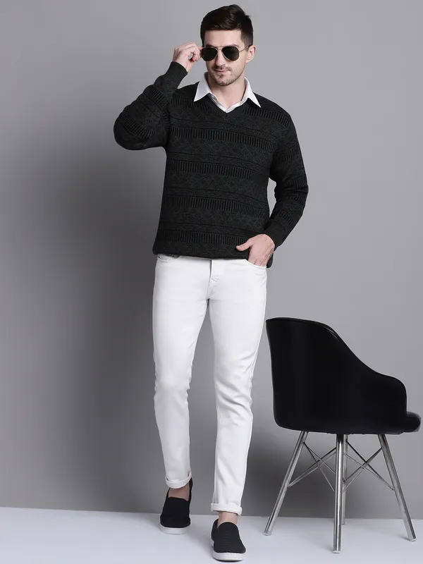 Men_Acrylic_Blend_Wool_Self_Design_V_Neck_Sweater