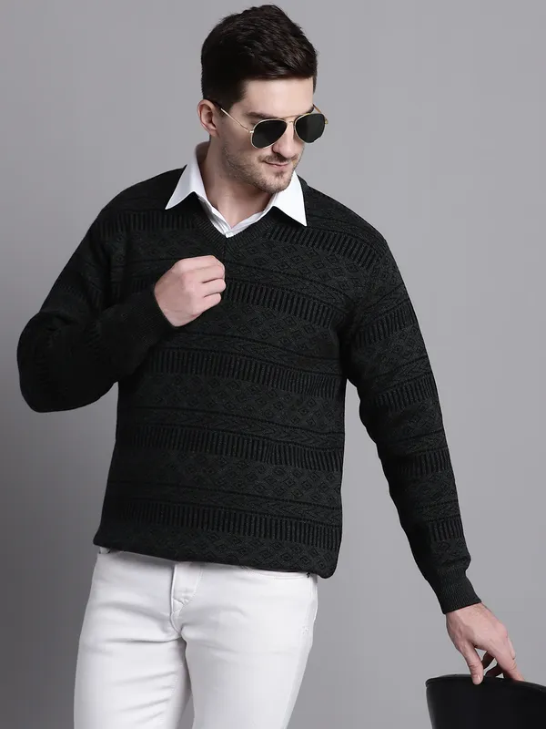 Men_Acrylic_Blend_Wool_Self_Design_V_Neck_Sweater