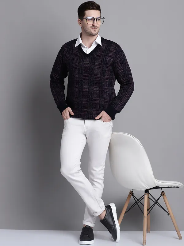 Men_Acrylic_Blend_Wool_Self_Design_V_Neck_Sweater