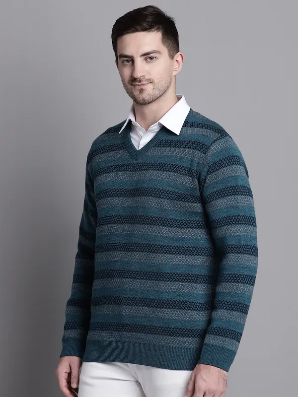 Men_Acrylic_Blend_Wool_Self_Design_V_Neck_Sweater