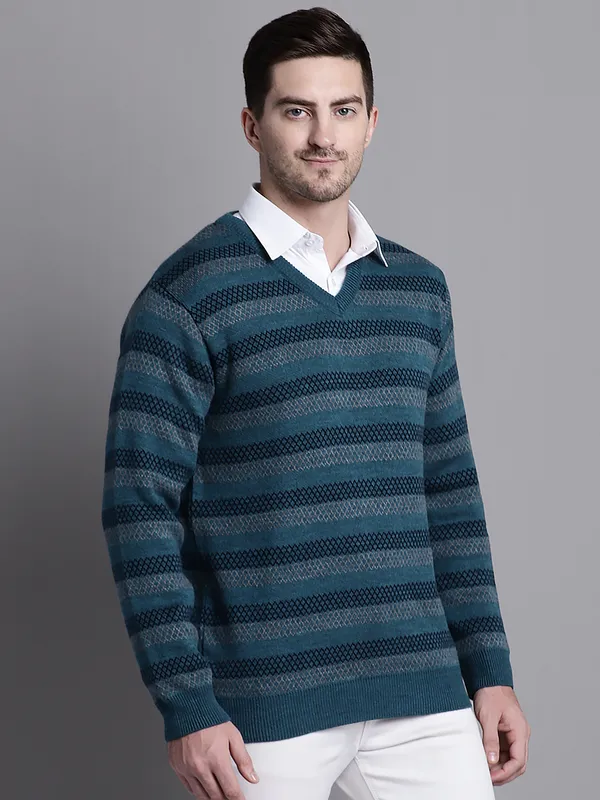 Men_Acrylic_Blend_Wool_Self_Design_V_Neck_Sweater