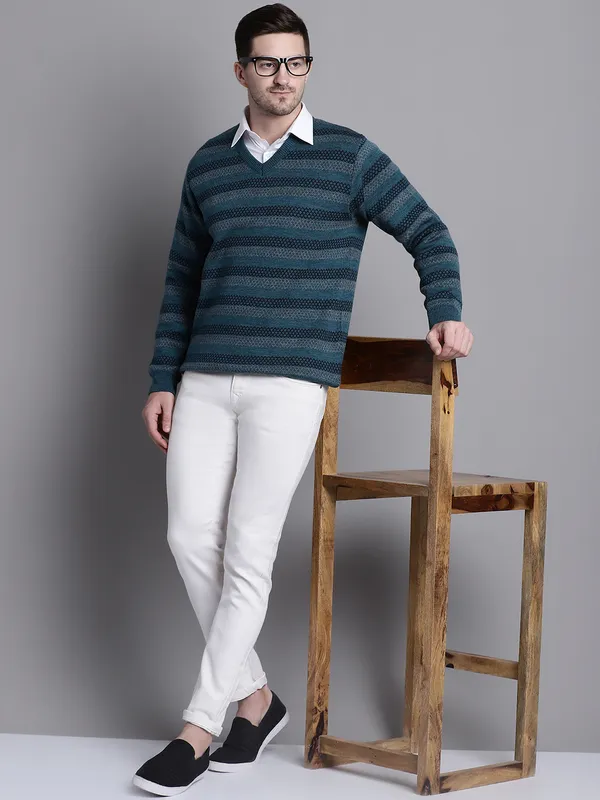 Men_Acrylic_Blend_Wool_Self_Design_V_Neck_Sweater