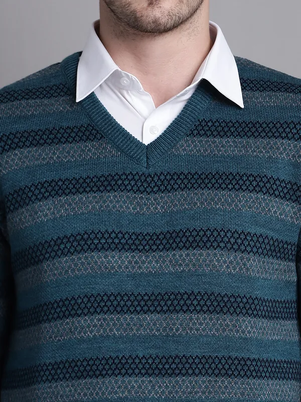 Men_Acrylic_Blend_Wool_Self_Design_V_Neck_Sweater