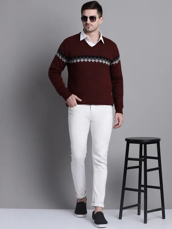 Men_Acrylic_Blend_Wool_Self_Design_V_Neck_Sweater
