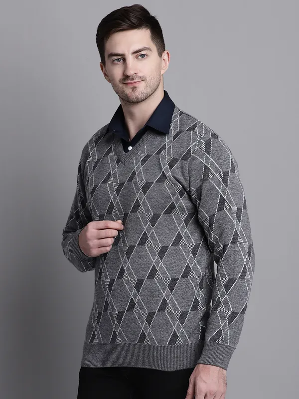 Men_Acrylic_Blend_Wool_Self_Design_V_Neck_Sweater