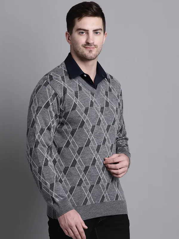 Men_Acrylic_Blend_Wool_Self_Design_V_Neck_Sweater