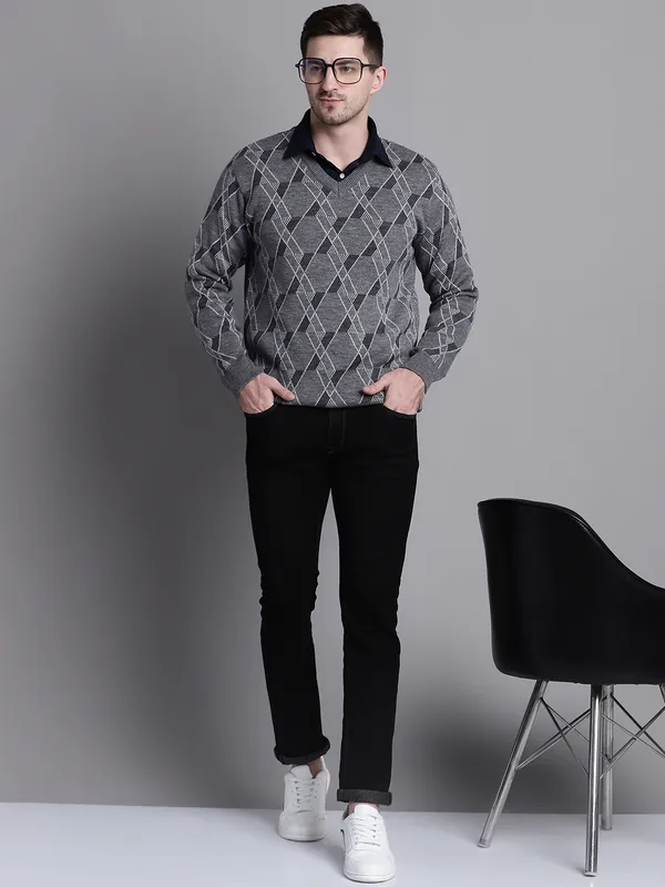 Men_Acrylic_Blend_Wool_Self_Design_V_Neck_Sweater