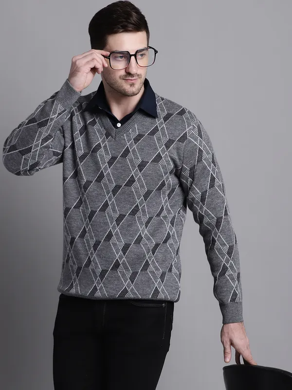 Men_Acrylic_Blend_Wool_Self_Design_V_Neck_Sweater