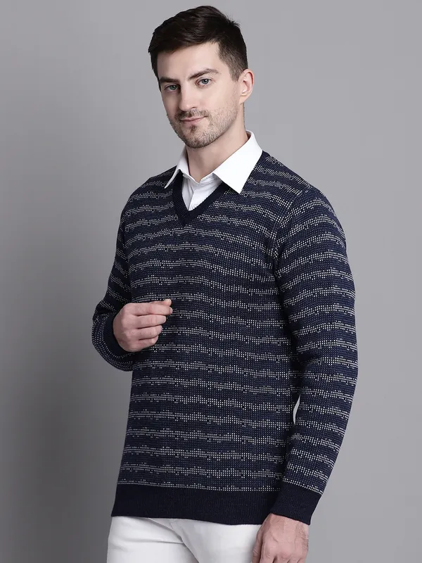 Men_Acrylic_Blend_Wool_Self_Design_V_Neck_Sweater