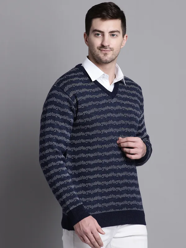 Men_Acrylic_Blend_Wool_Self_Design_V_Neck_Sweater