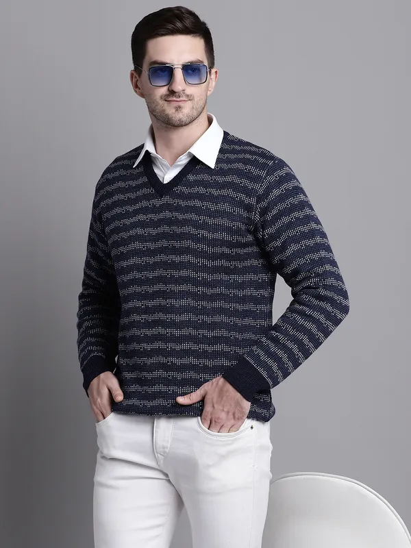 Men_Acrylic_Blend_Wool_Self_Design_V_Neck_Sweater
