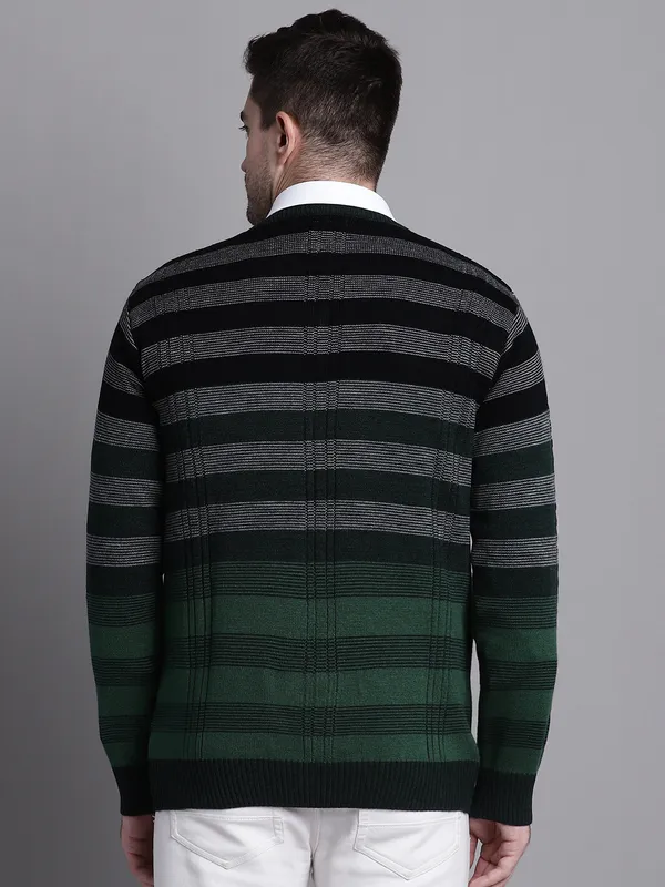 Men_Acrylic_Blend_Wool_Self_Design_V_Neck_Sweater