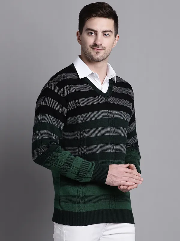 Men_Acrylic_Blend_Wool_Self_Design_V_Neck_Sweater