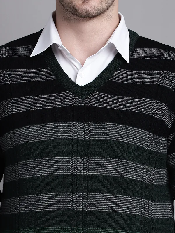 Men_Acrylic_Blend_Wool_Self_Design_V_Neck_Sweater