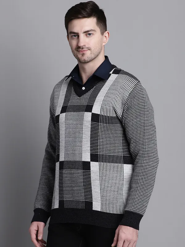 Men_Acrylic_Blend_Wool_Self_Design_V_Neck_Sweater