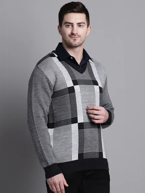 Men_Acrylic_Blend_Wool_Self_Design_V_Neck_Sweater