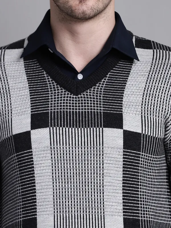 Men_Acrylic_Blend_Wool_Self_Design_V_Neck_Sweater