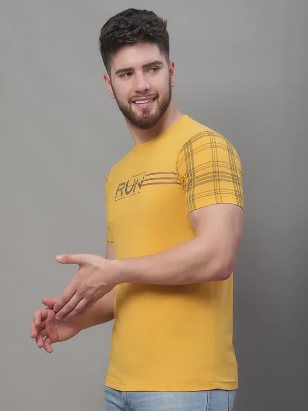 Men_Printed_Round_Neck_Mustard_Cotton_T-Shirt