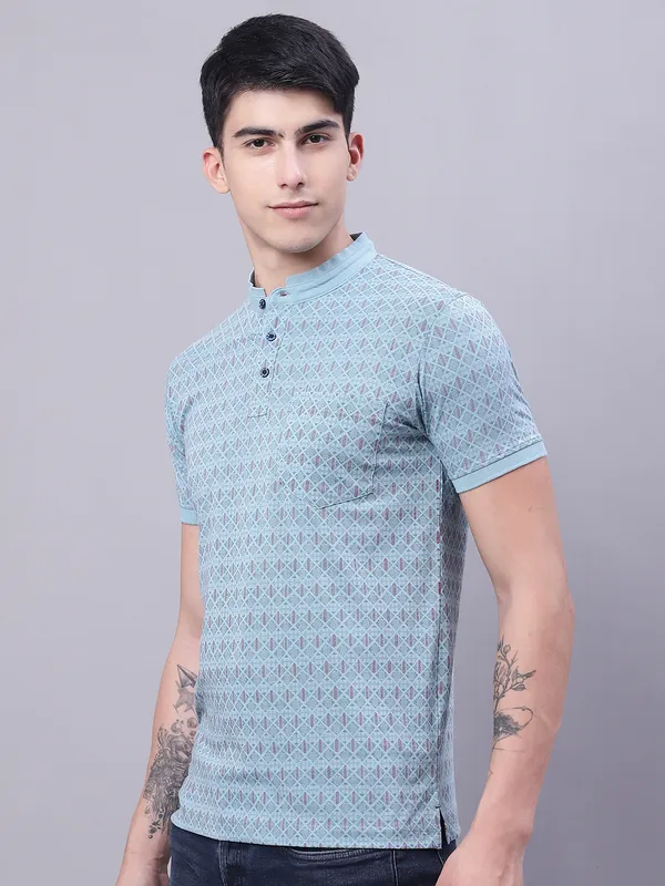 Men_Printed_Cotton_Henley_T-Shirt_With_Pocket