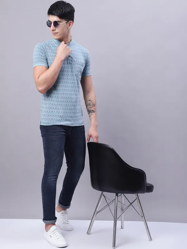 Men_Printed_Cotton_Henley_T-Shirt_With_Pocket