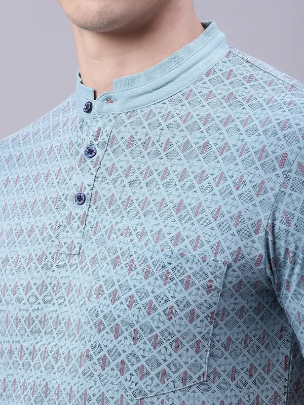 Men_Printed_Cotton_Henley_T-Shirt_With_Pocket