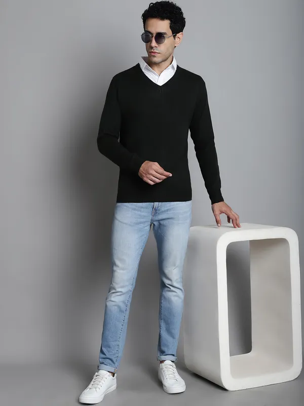 Men_Acrylic_Blend_V_Neck_Full_Sleeves_Sweater