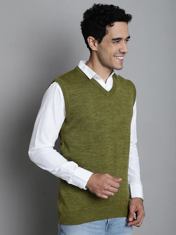 Men_Acrylic_Blend_V_Neck_Sleeveless_Sweater
