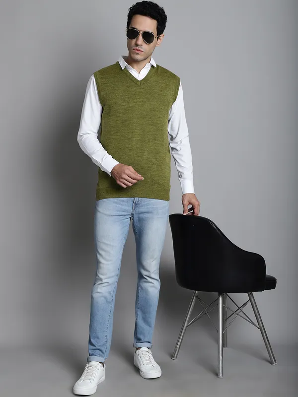 Men_Acrylic_Blend_V_Neck_Sleeveless_Sweater