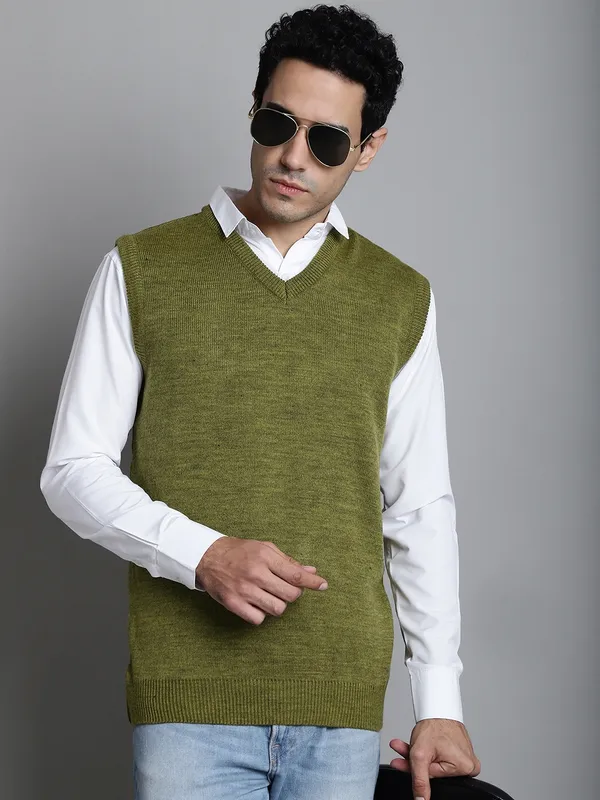Men_Acrylic_Blend_V_Neck_Sleeveless_Sweater