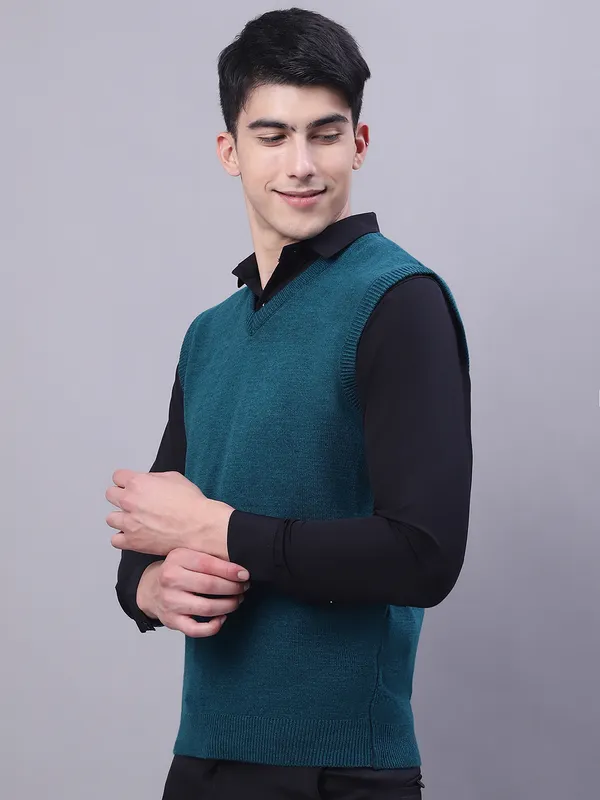 Men_Acrylic_Blend_V_Neck_Sleeveless_Sweater