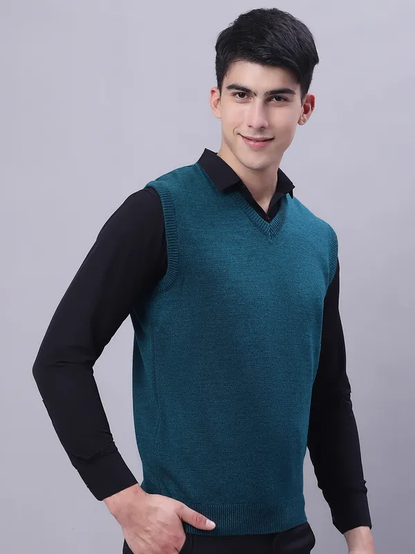 Men_Acrylic_Blend_V_Neck_Sleeveless_Sweater