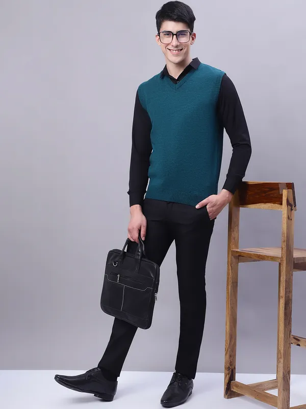 Men_Acrylic_Blend_V_Neck_Sleeveless_Sweater
